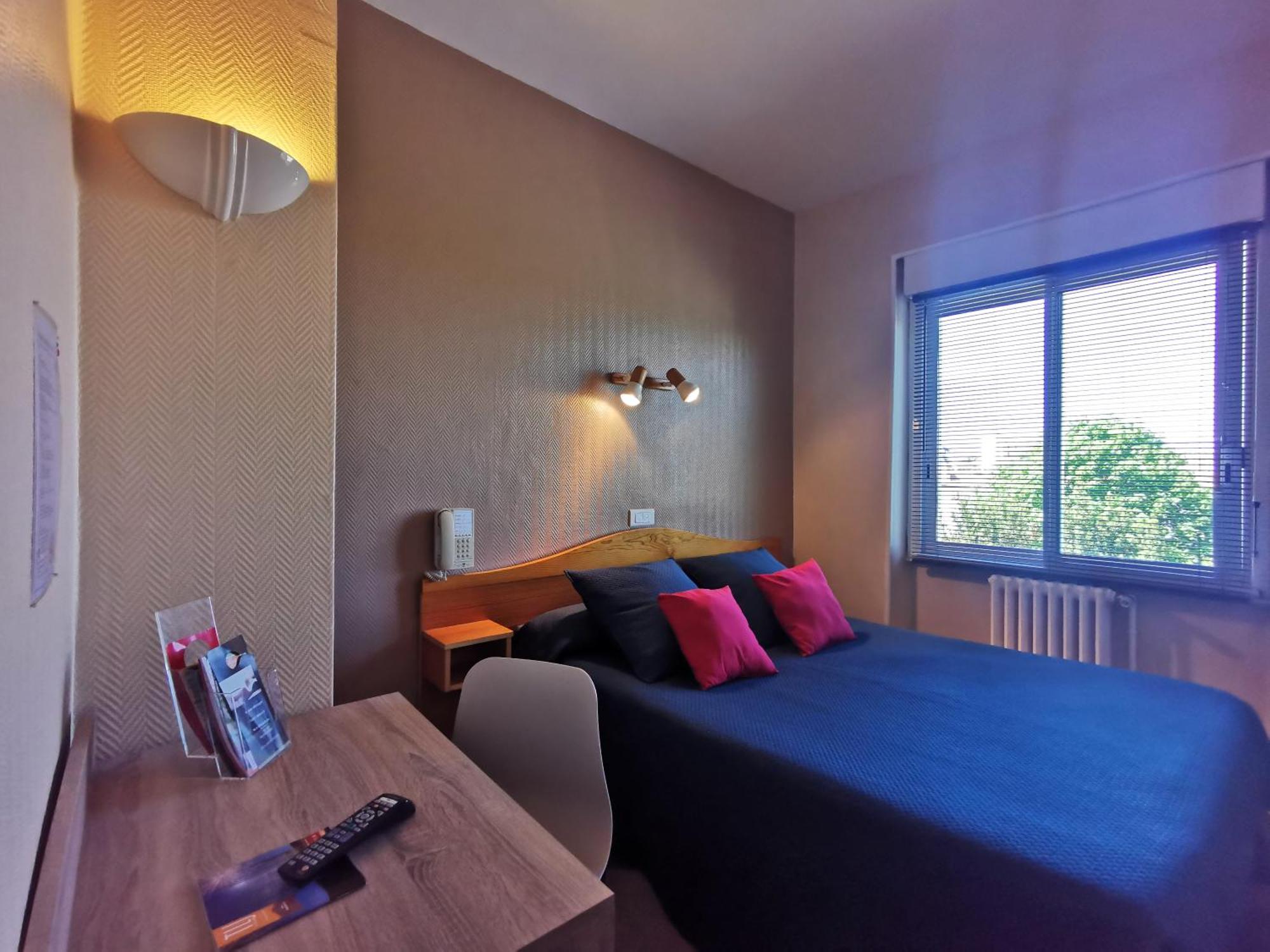 Hotel Le Pasteur 로양 외부 사진